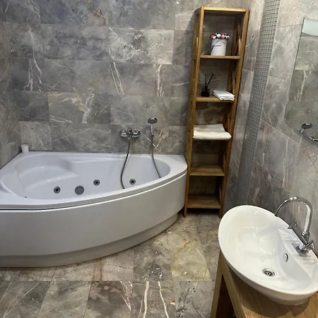 Zverynas With Jacuzzi Vilnius